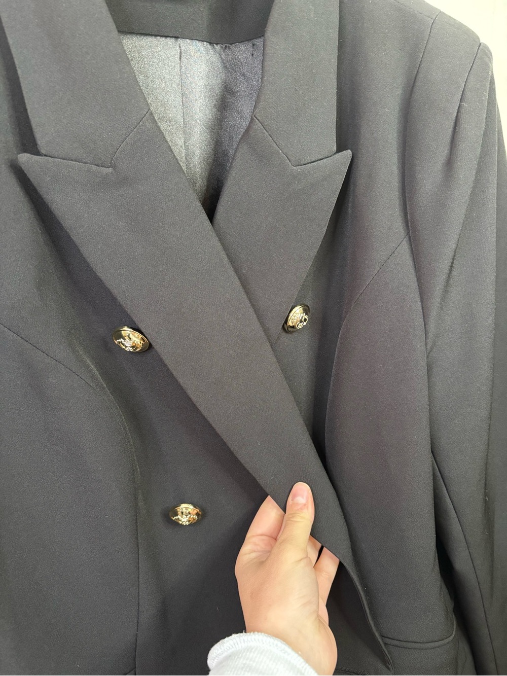 City Chic black double-breasted blazer featuring gold-toned buttons size 18 - Picture 3 of 7